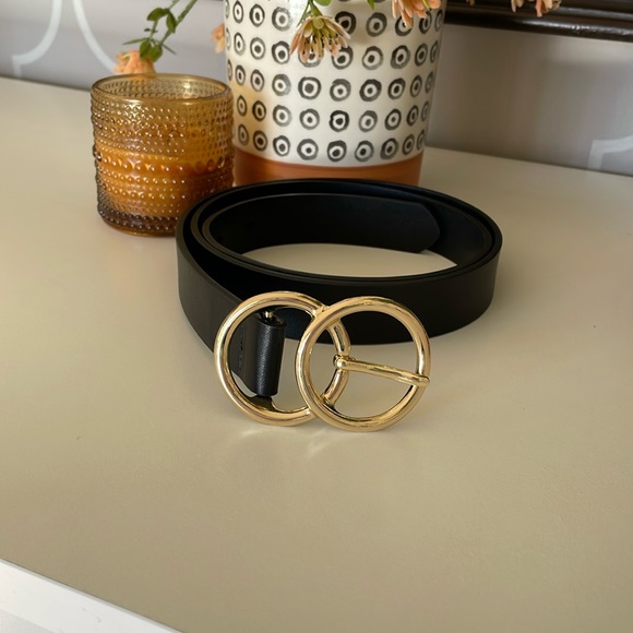 H&M Accessories - NWOT. H&M 42 inch women’s faux leather black belt /gold buckle.